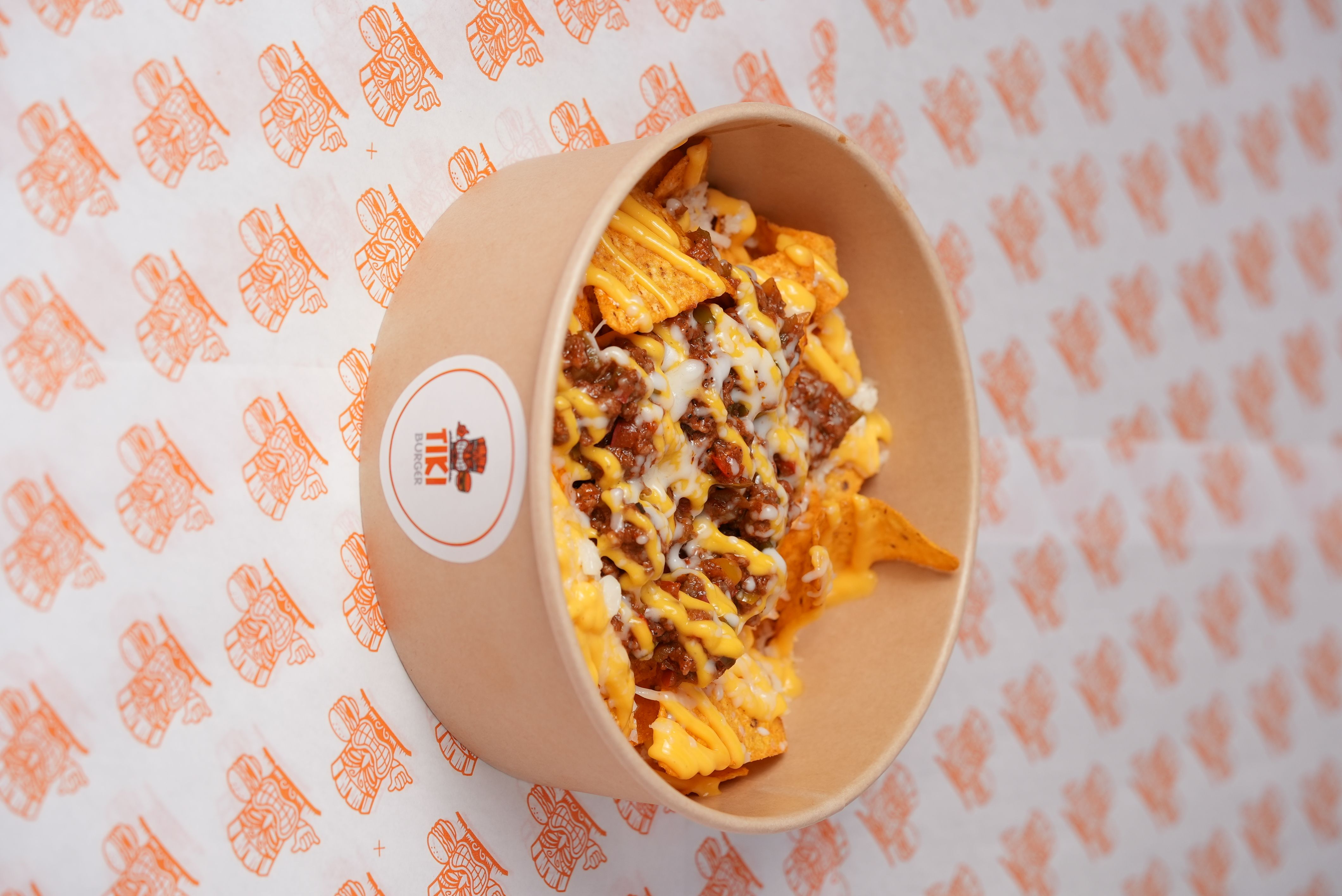 ناتشوز مع جبنة الشيدر السائلة